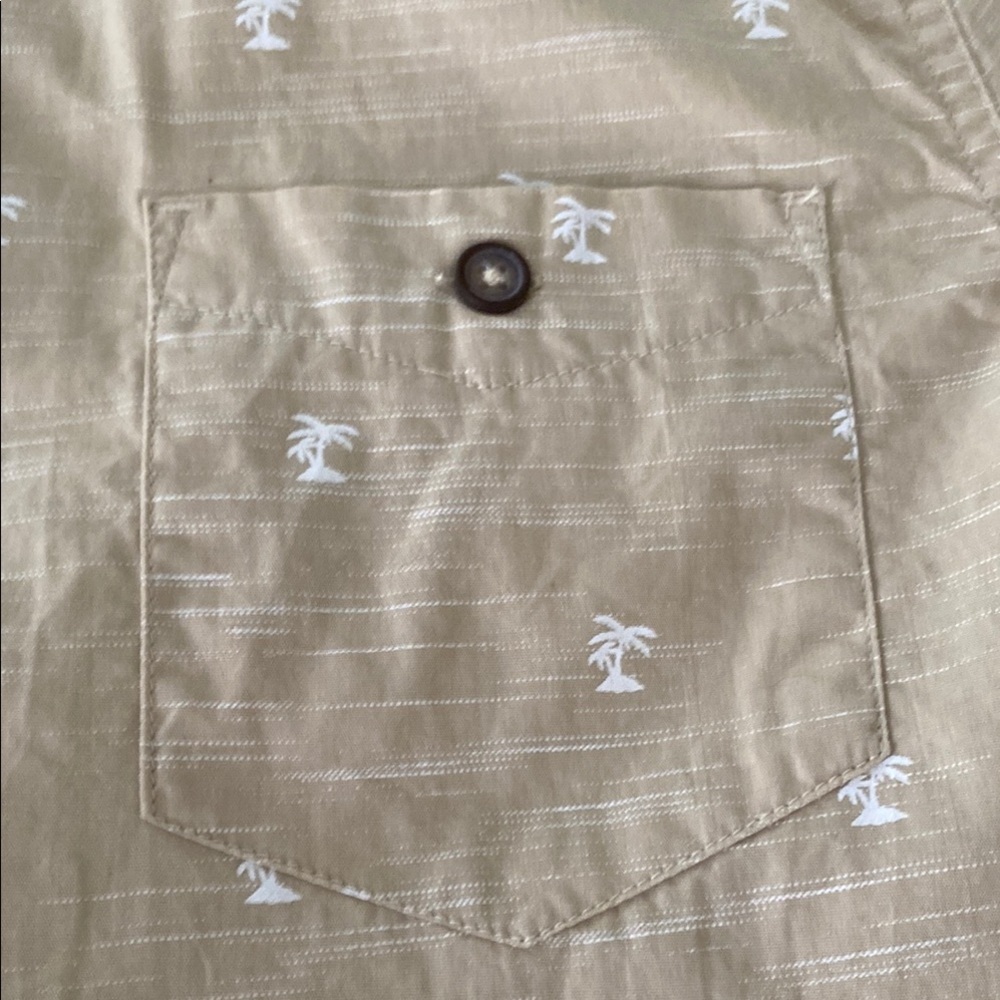Tan Geometric Pattern Short Sleeve - Picture 7 of 9